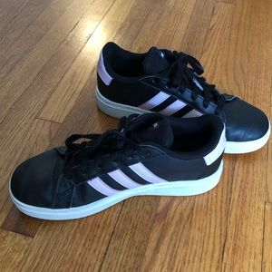 Girls Size 2.5 Adidas Black and Pink Sneakers